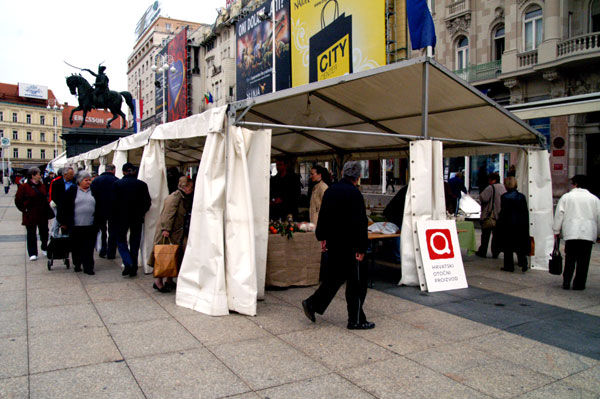 2010. 03. 26. - Hrvatski otočni proizvodi na Uskršnjem sajmu na Trgu bana Jelačića